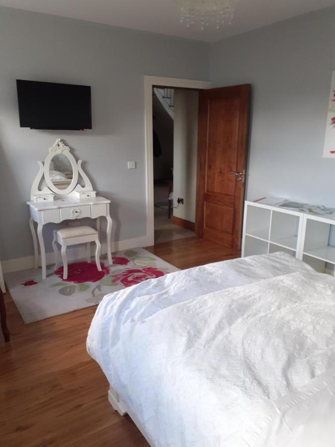 Private Room In Superb House Bed 1 Nobber Exteriér fotografie